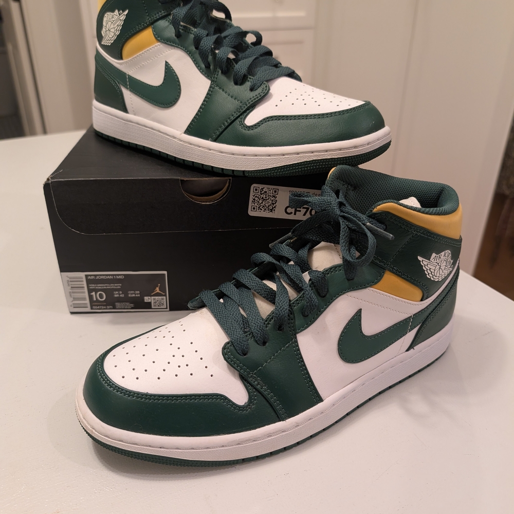 Jordan Air Mid in Noble Green and White